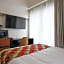 FFFFFF Hotel