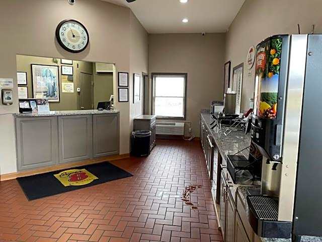 Super 8 by Wyndham Alton