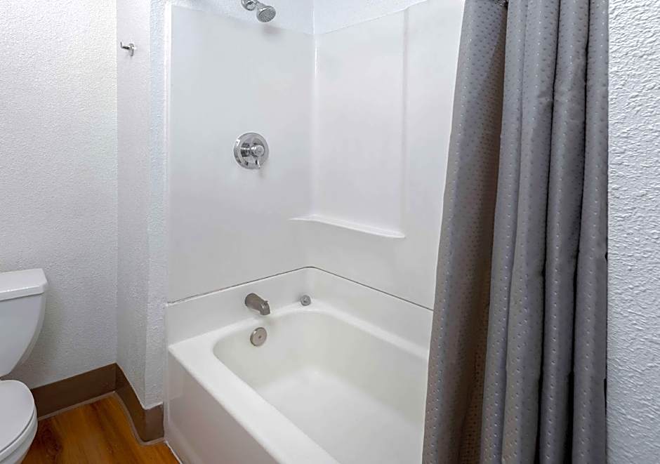 Motel 6-Santa Barbara, CA - State Street