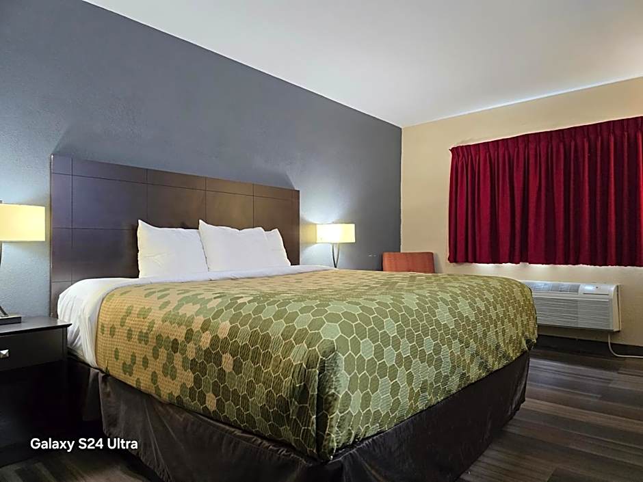 Econo Lodge Inn & Suites