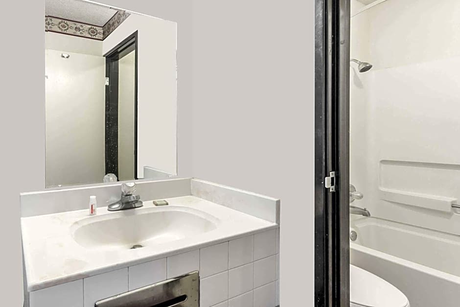 Super 8 by Wyndham Morris