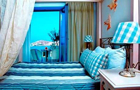 Deluxe Family Suite with Sea View and Hot Tub (2 Adults + 3 Children)