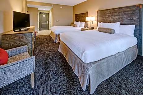 2 Queen Beds
