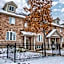 Stylish 4BR Home 20 Mins from YYZ