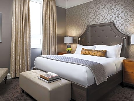 Deluxe King Room with City or Courtyard View