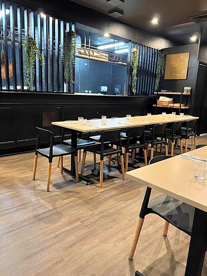 Star Bar Cafe and Hotel
