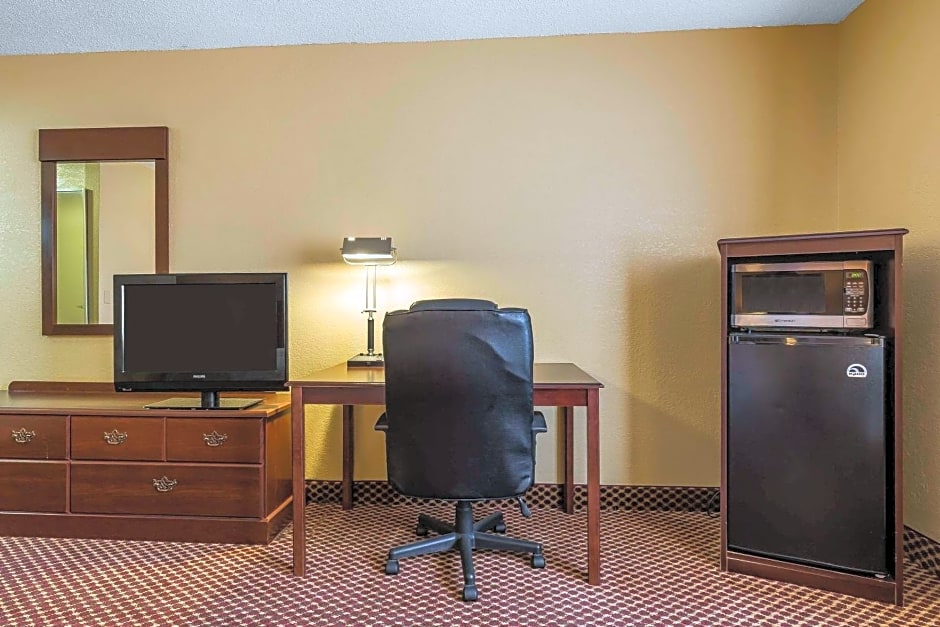Quality Inn & Suites Bloomington University Area