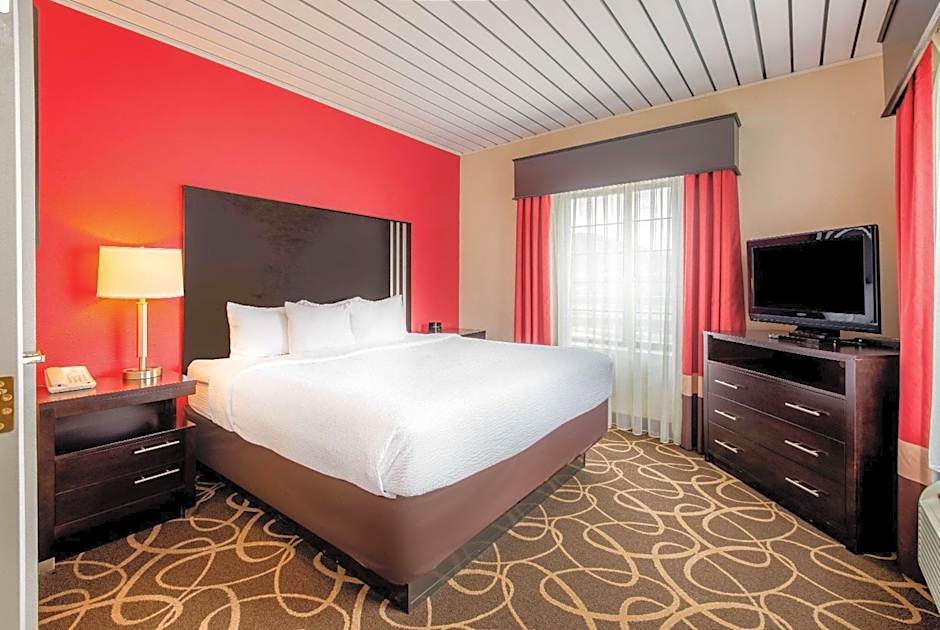 La Quinta Inn & Suites by Wyndham Elkview