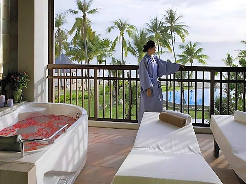 KC Beach Club & Pool Villas