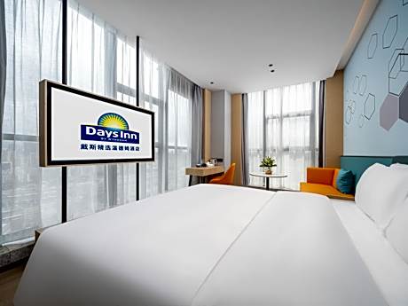 1 King Bed, Freestyle Room, Non-Smoking