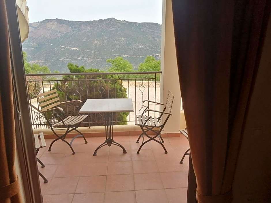 Kallisti Ξενώνας Διακοπτό-Καλάβρυτα