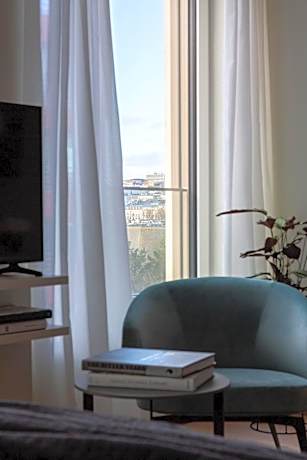 Deluxe Studio