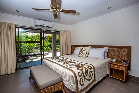 Premium Garden Villa (2 Bedroom) (1 King Bed and 2 Twin Beds)