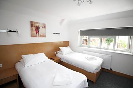 Twin Room with Private Bathroom