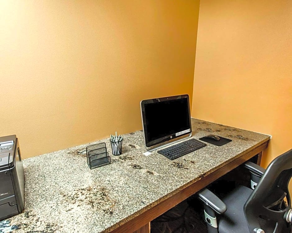 Quality Inn and Conference Center Greeley Downtown