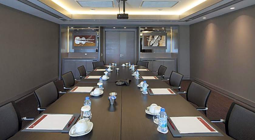 Ramada Hotel & Suites by Wyndham Izmir Kemalpasa