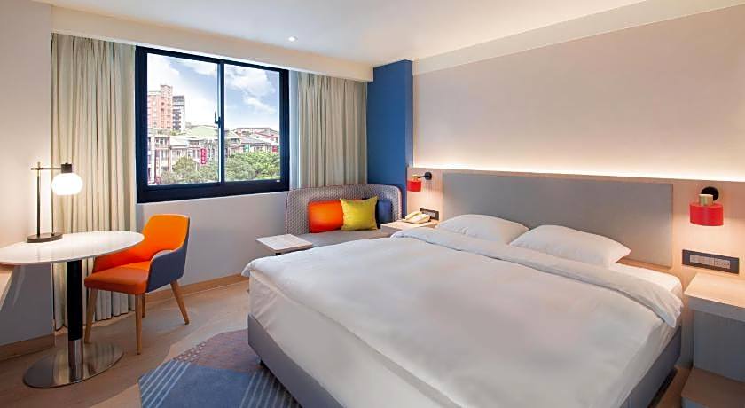 Holiday Inn Express Taipei Train Station