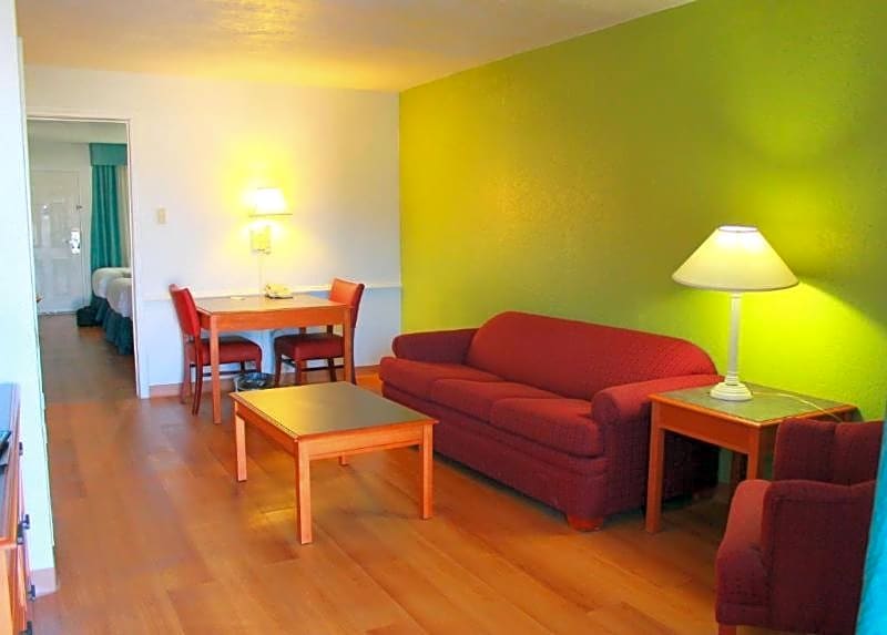 Baymont by Wyndham Tulsa Broken Arrow