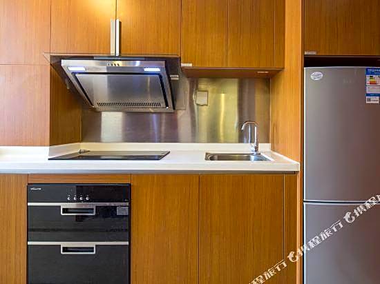 Youyou international apartment (Guangzhou Haizhu Plaza subway station private finance store)