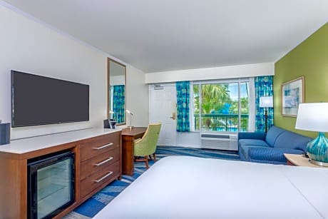 Standard King Room with Pool View