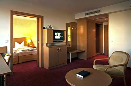 King Studio with Sofa Bed