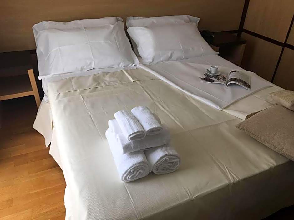 HOTEL ROYAL