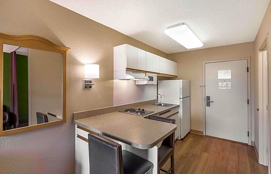 Studio 6 Extended Stay Milwaukee Brookfield WI