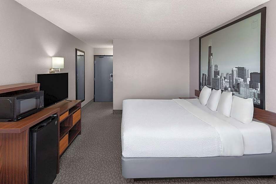 Super 8 by Wyndham Romeoville Bolingbrook