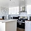 456 Embarcadero Inn & Suites