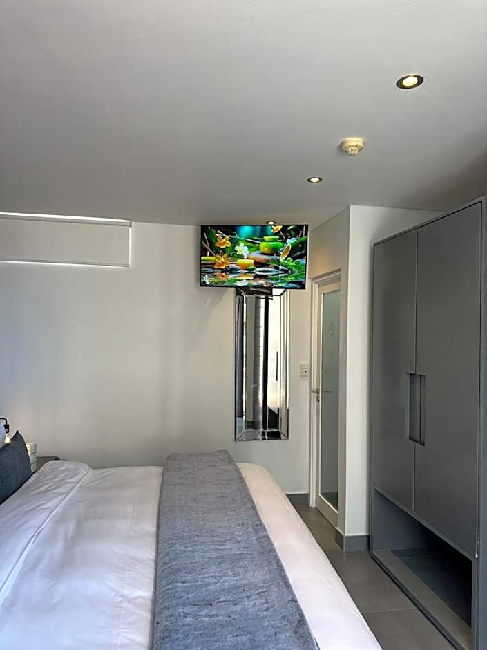 Photo 1 of 6 of Penthouse Apartment