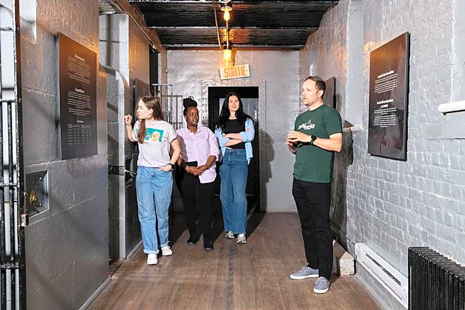 Saintlo Ottawa Jail Hostel