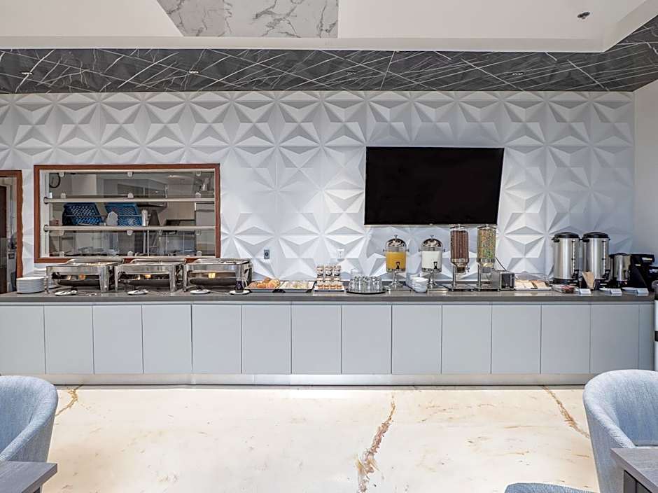 Hotel Mesaluna Short & Long Stay