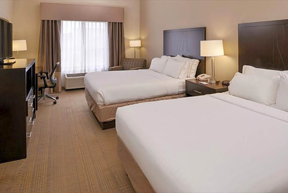 Holiday Inn Express and Suites Sikeston By IHG