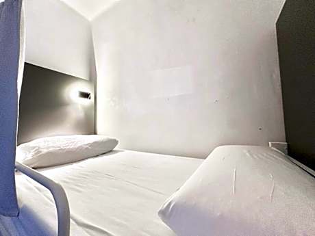 Bed in 6-Bed Mixed Dormitory Room