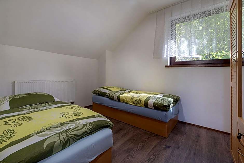 CHATY - woodyganovce sk