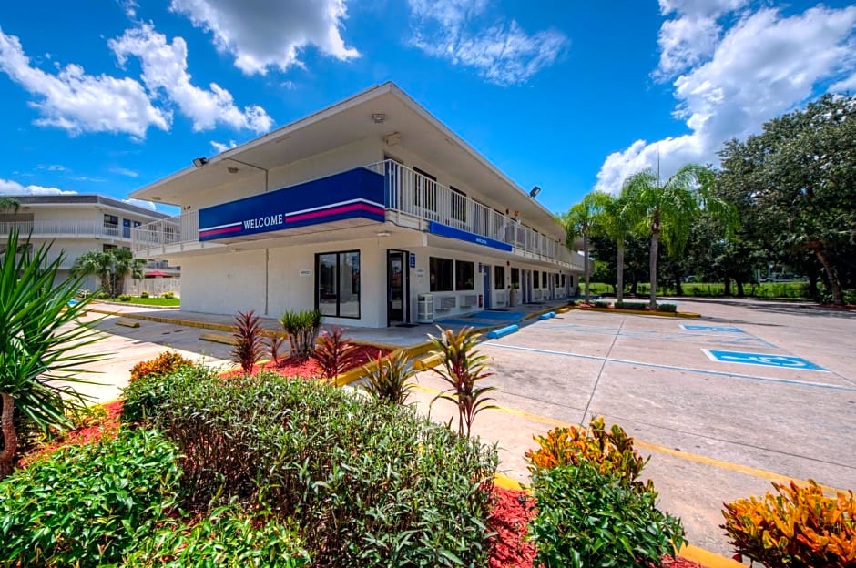 Motel 6-Bradenton, FL