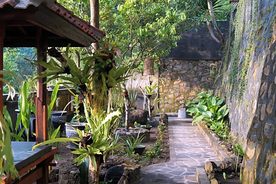 Sasak Lebung Home – Senggigi Beach, ID