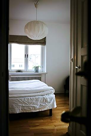 Budget Single Room with Small Bathroom