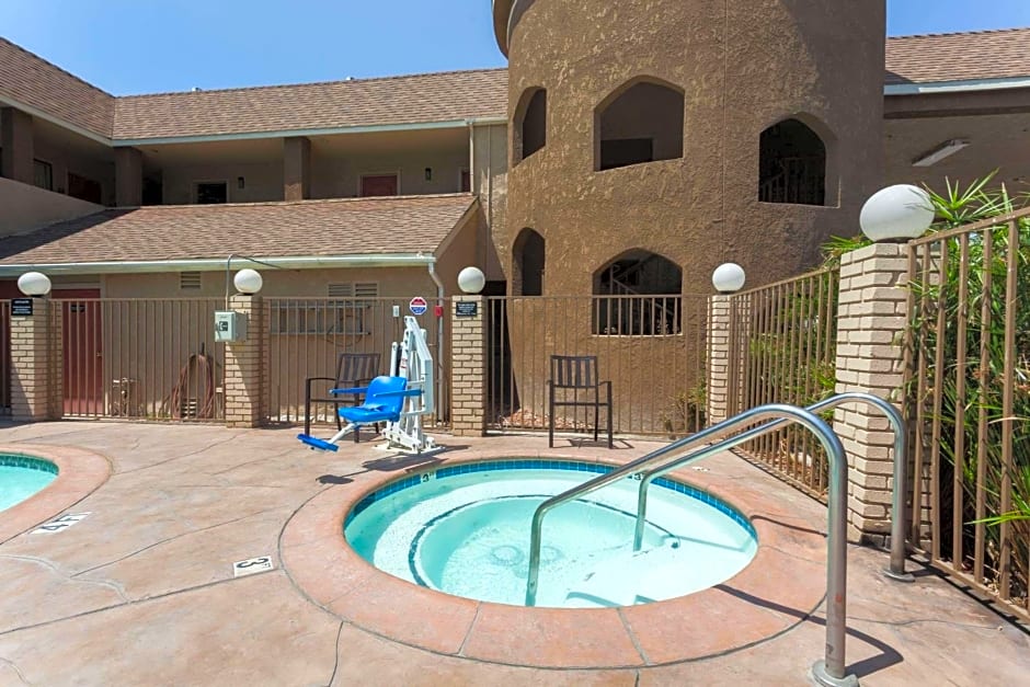 Super 8 by Wyndham Bakersfield South CA