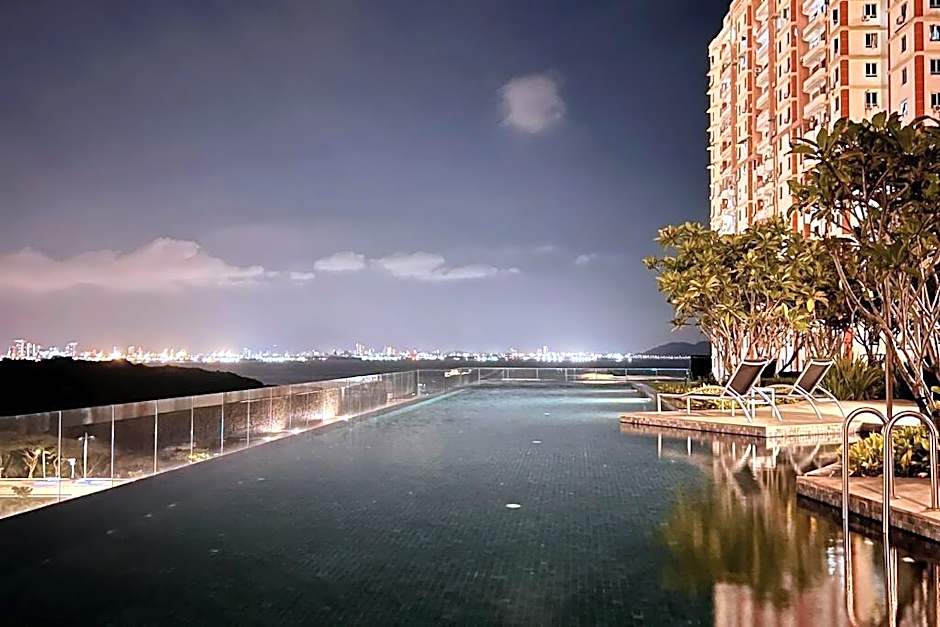 Georgetown Urban Family & Baby-Friendly Home with Skypool Seaview