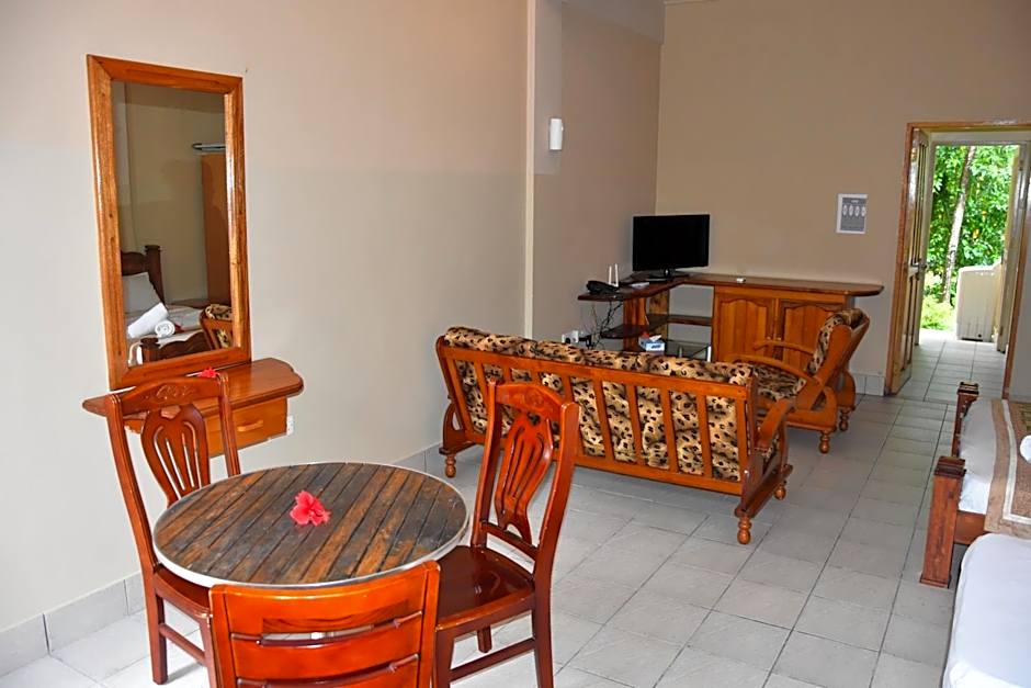 Reef Holiday Apartments