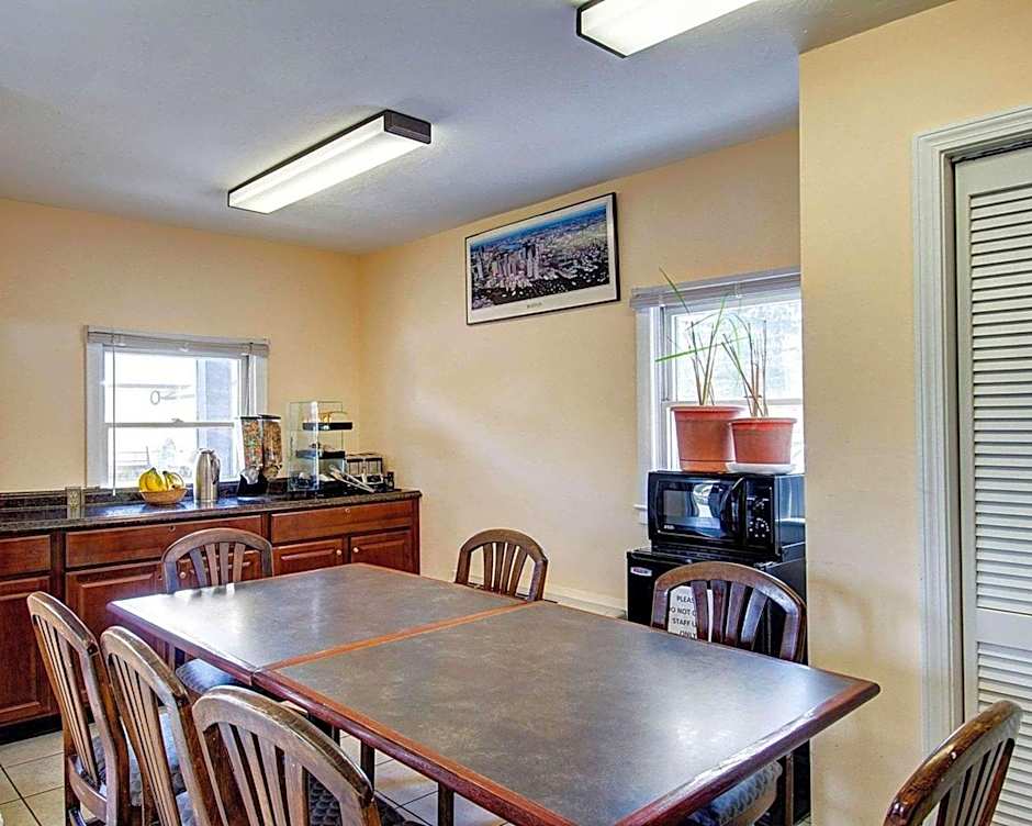 Econo Lodge Sharon - Foxborough