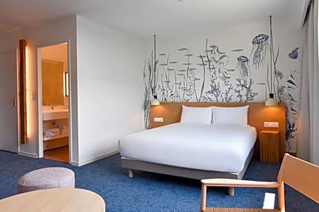 Superior Privilege Room - 1 Queen Bed 1 Sofa Bed