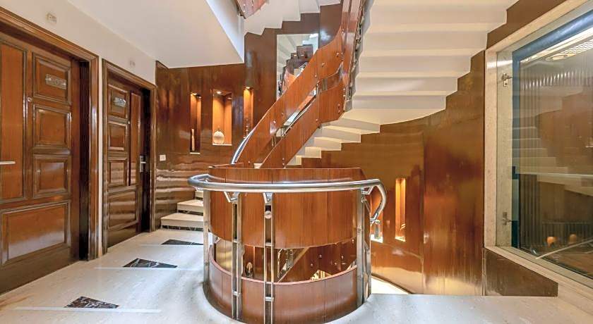 Aura Hotel