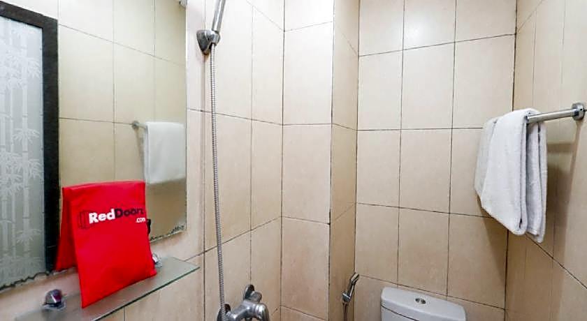 RedDoorz Plus @ Singosari Raya