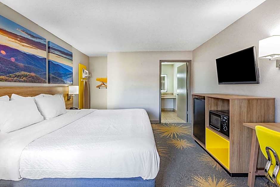 Days Inn by Wyndham Roanoke/Hollins Near I-81 