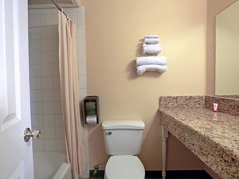 Baymont by Wyndham Deming