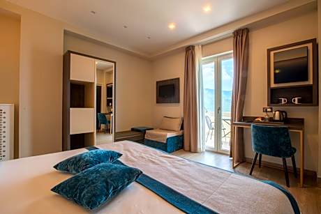 Deluxe Double or Twin Room with Sea View