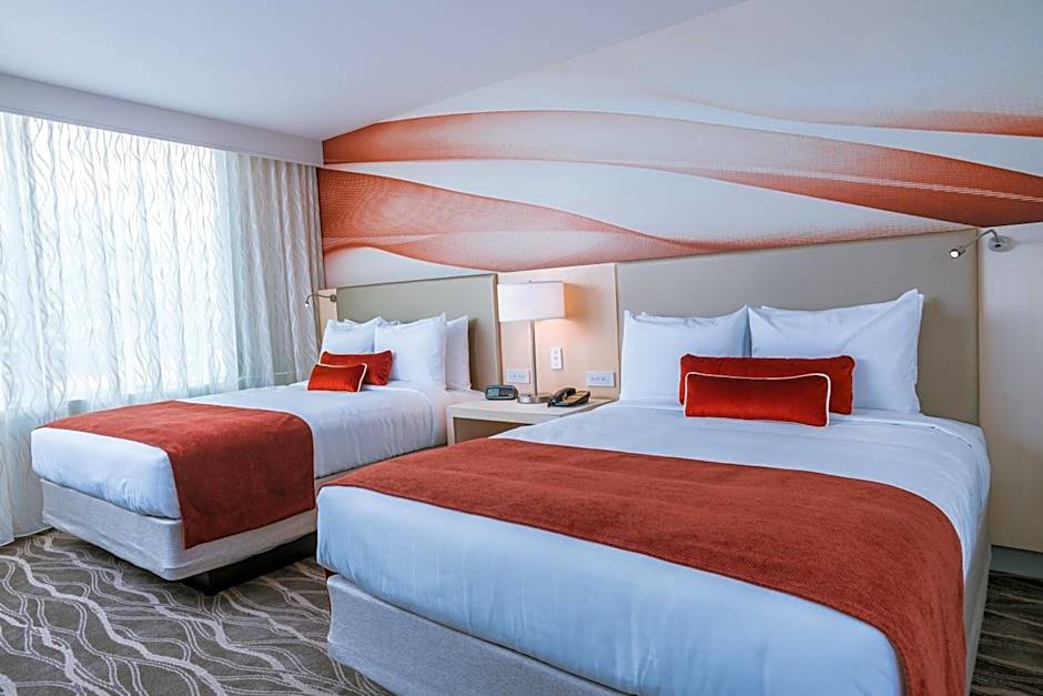 Photo 1 of 6 of Deluxe 1 Queen Bed, Tower