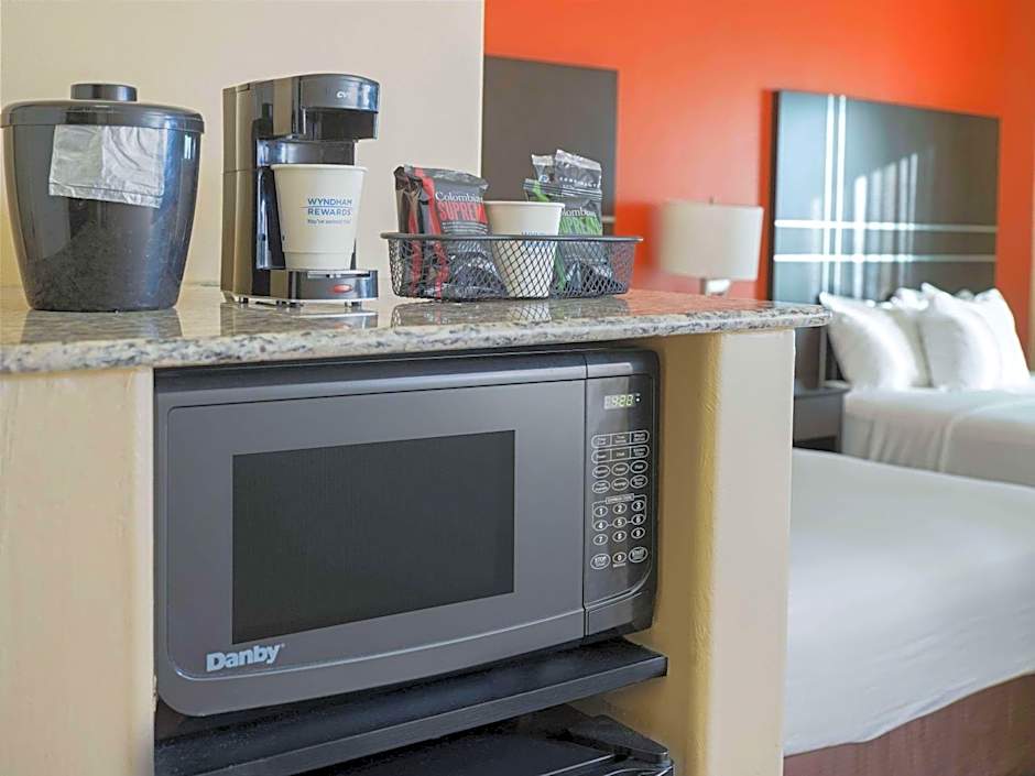 La Quinta Inn & Suites by Wyndham Tucson Reid Park